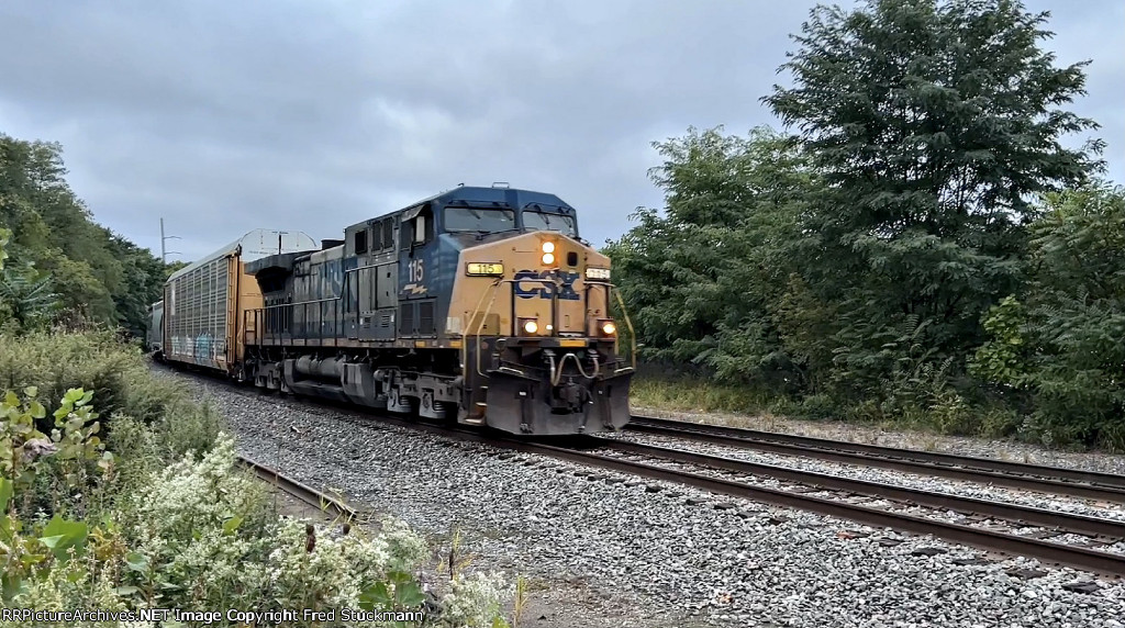 CSX 115 is the solo act on M370.